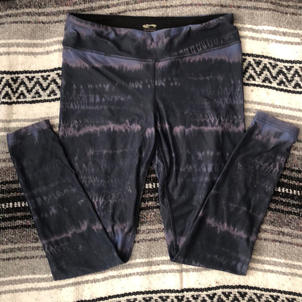 Purple, watercolor effect leggings.